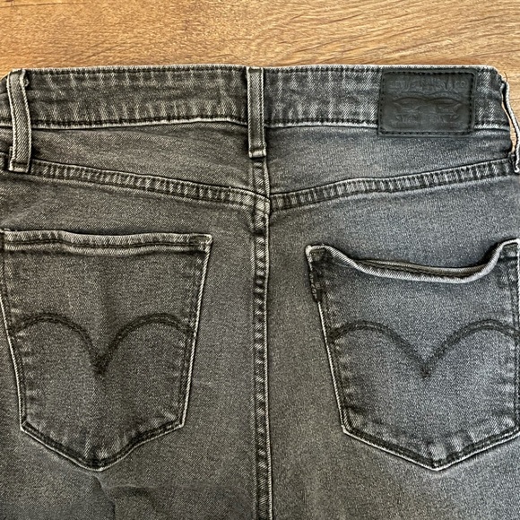 Levi’s High-Rise Skinny Jeans - Picture 3 of 4